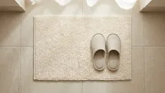 Badmatte waschen: So bleibt sie weich, saugfähig und riecht nicht muffig