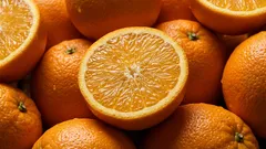 Putzmittel selbst machen: Orangenschalen und Essig als günstiger Allzweckreiniger